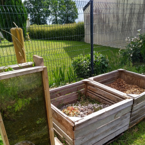 Hotel à insectes et bac à compost